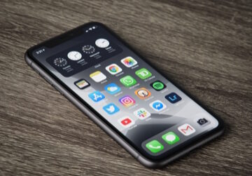 Image of an iPhone on a desk